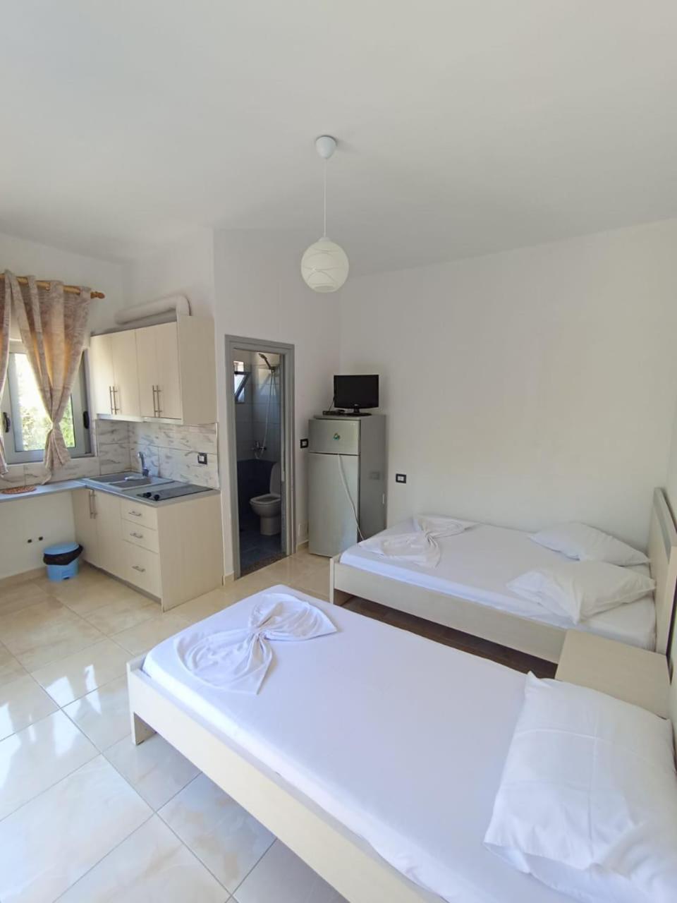 Alinani Apartments Ksamil Bilik gambar